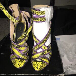 NWT Scene Weaver Women Purple & Yellow Heels